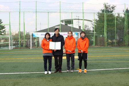 장안구 여성축구단 신년 시축식 행사 가져